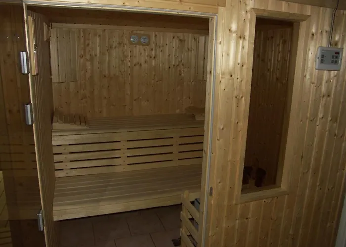 Отель Les Cigognes 3*